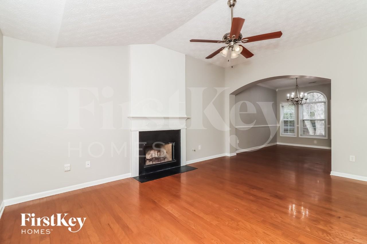 1627 Eagle Dr - Photo 4 of 19