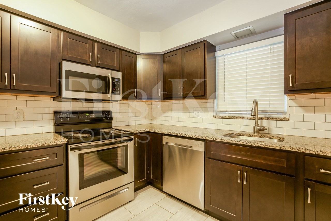 9946 Mackenzie Road - Photo 5 of 15