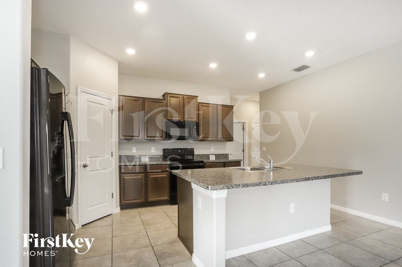 9628 Sage Creek Drive - Photo 4 of 15