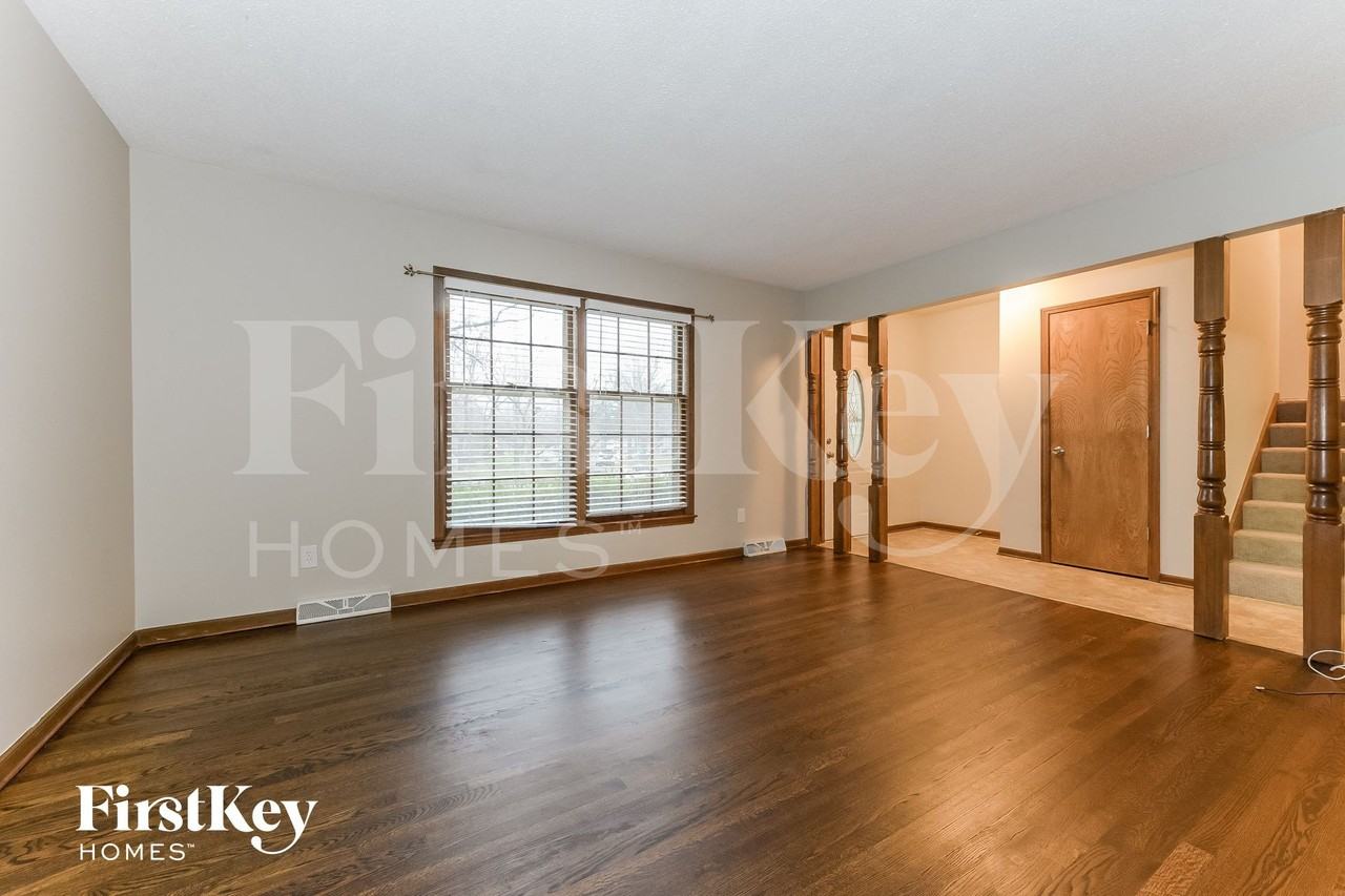 9603 Hardy St - Photo 3 of 15