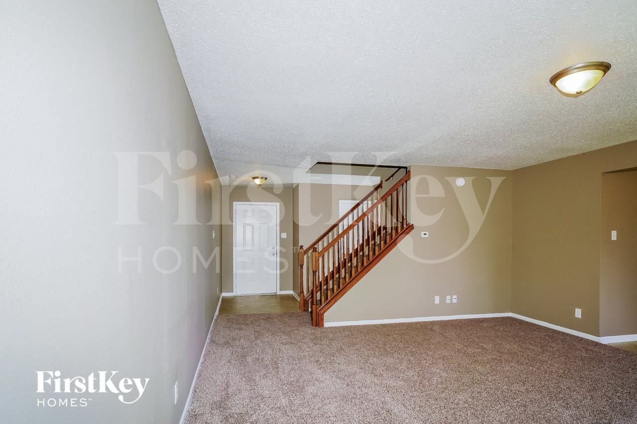 959 Shenandoah Way - Photo 2 of 18