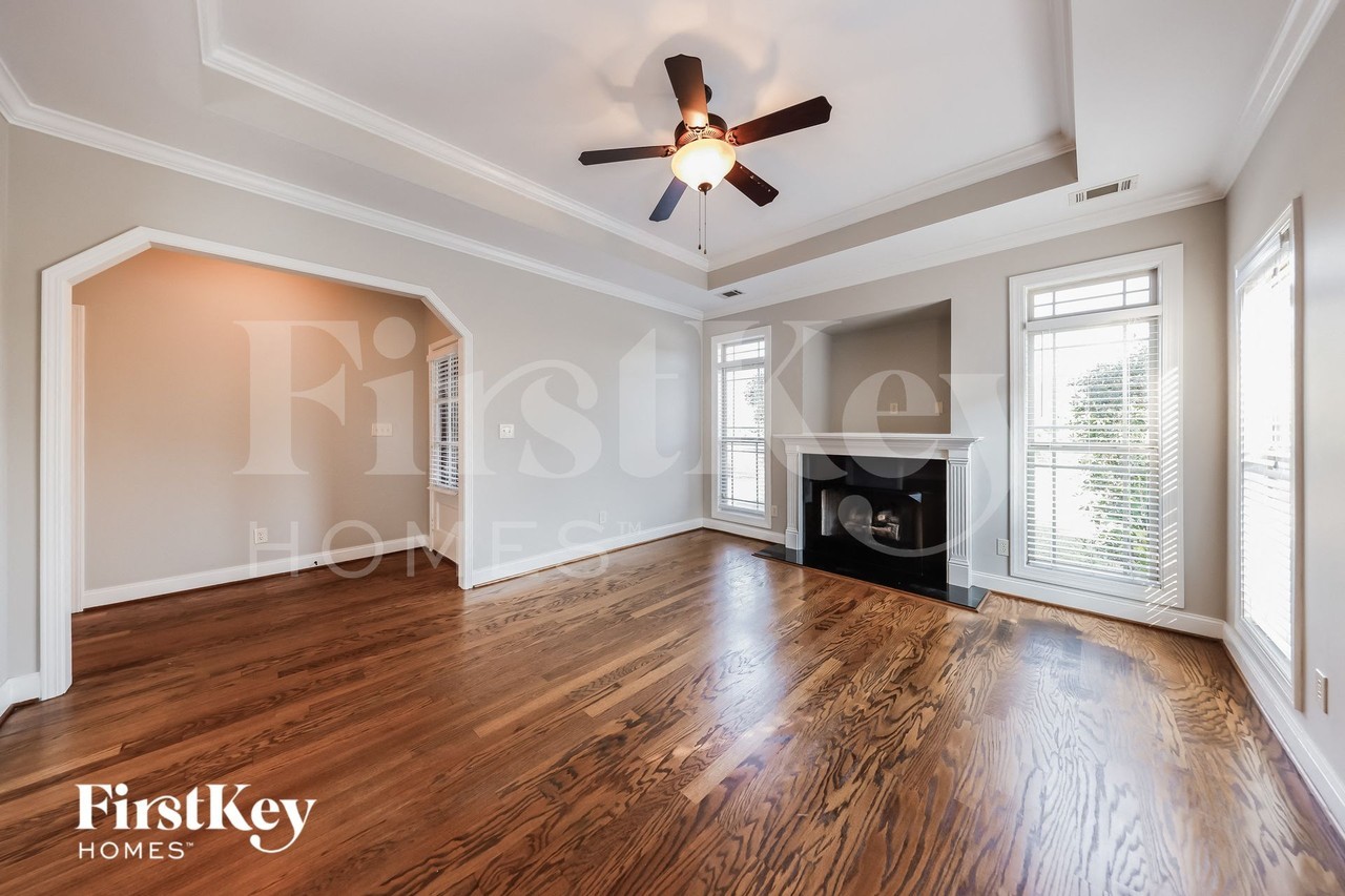 934 Brookstone Pl - Photo 3 of 15