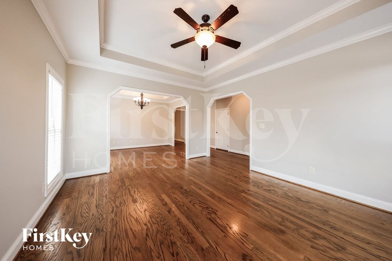 934 Brookstone Pl - Photo 4 of 15