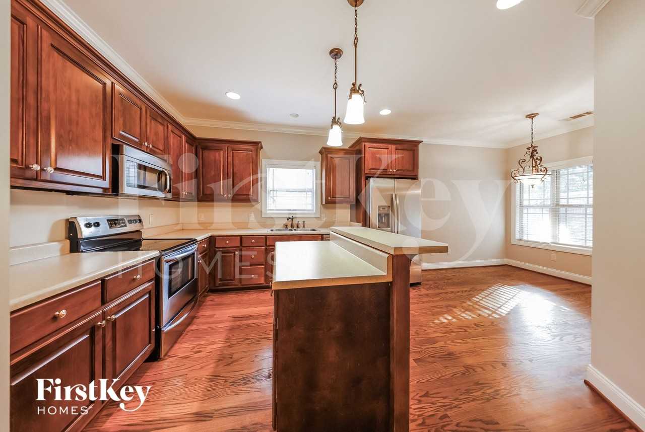 934 Brookstone Pl - Photo 6 of 15