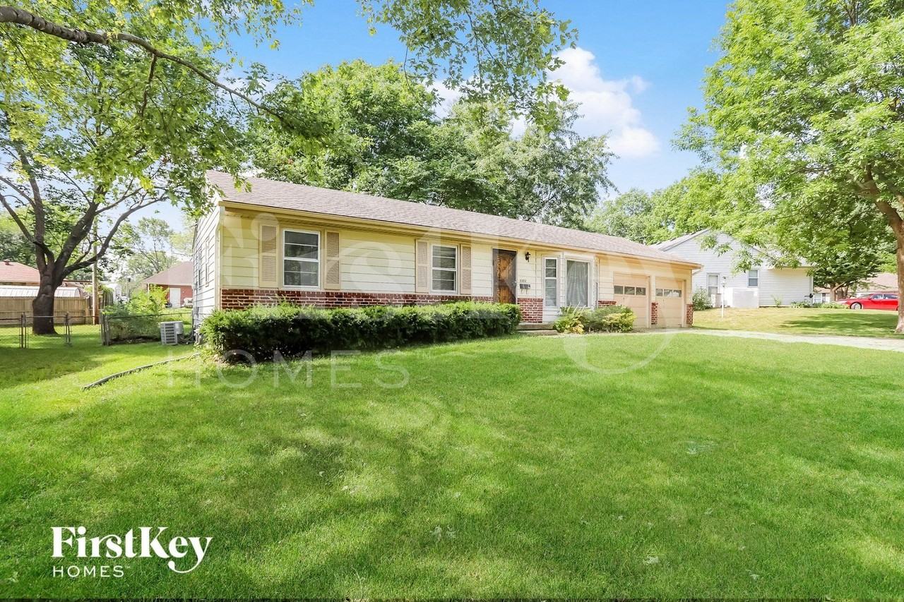 9303 E 81st Ter - Photo 2 of 15