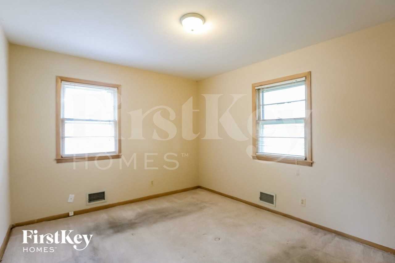 9303 E 81st Ter - Photo 7 of 15