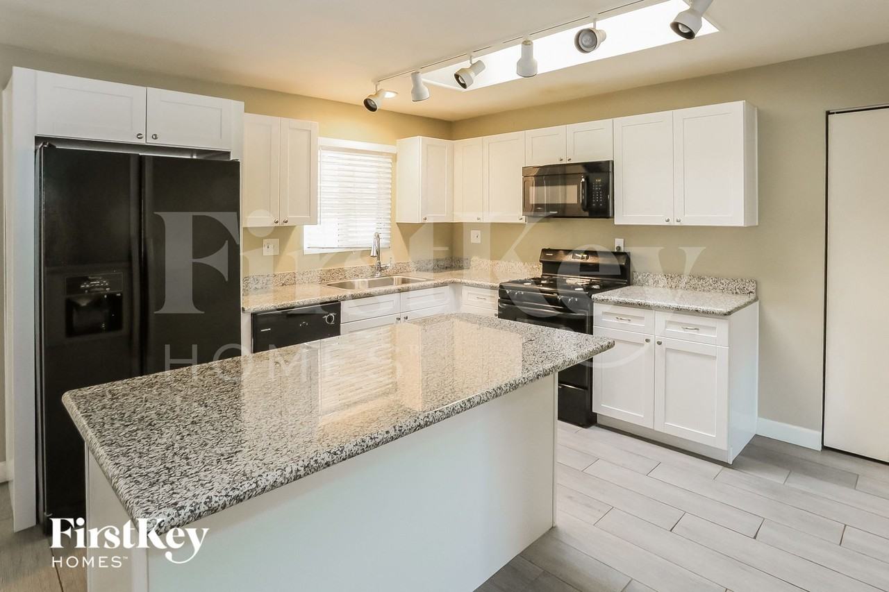 9214 N 36th Dr - Photo 6 of 15