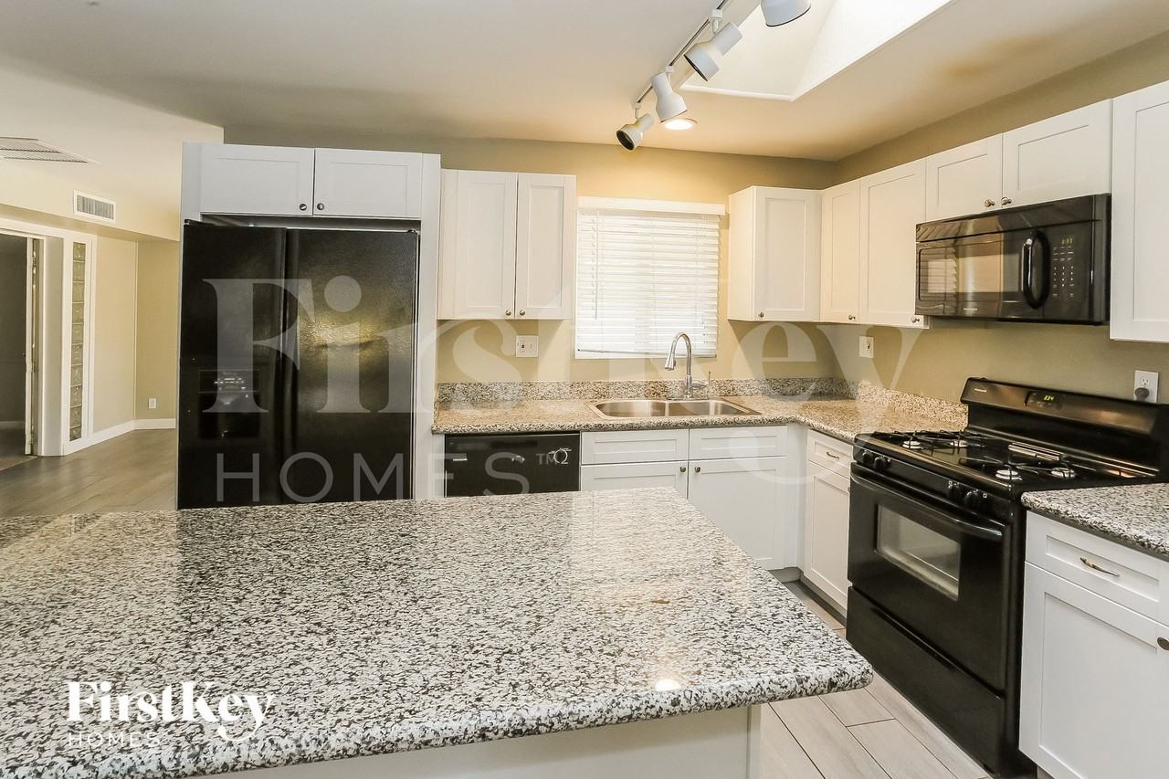 9214 N 36th Dr - Photo 7 of 15