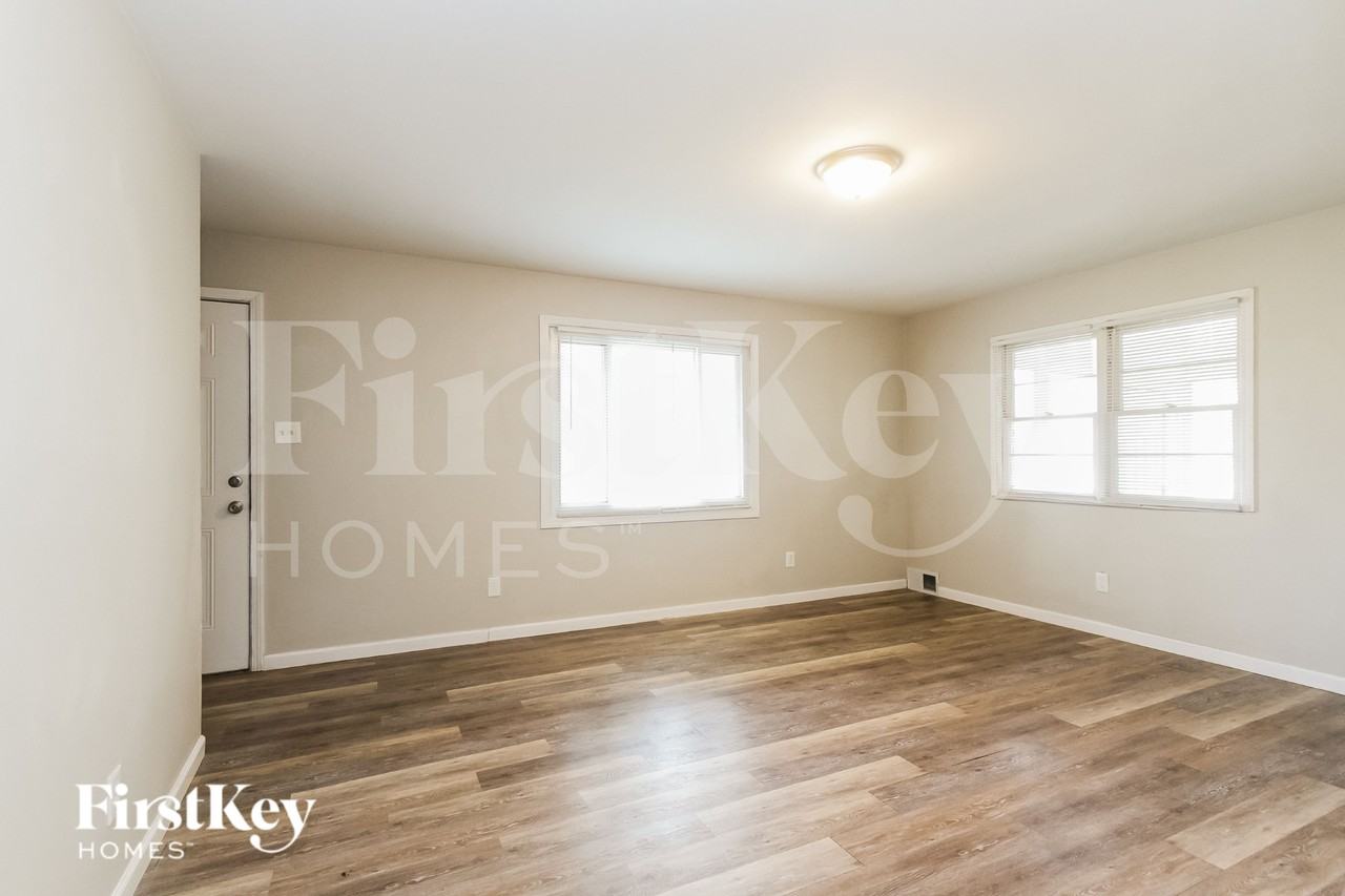 9045 E 18th St - Photo 2 of 15