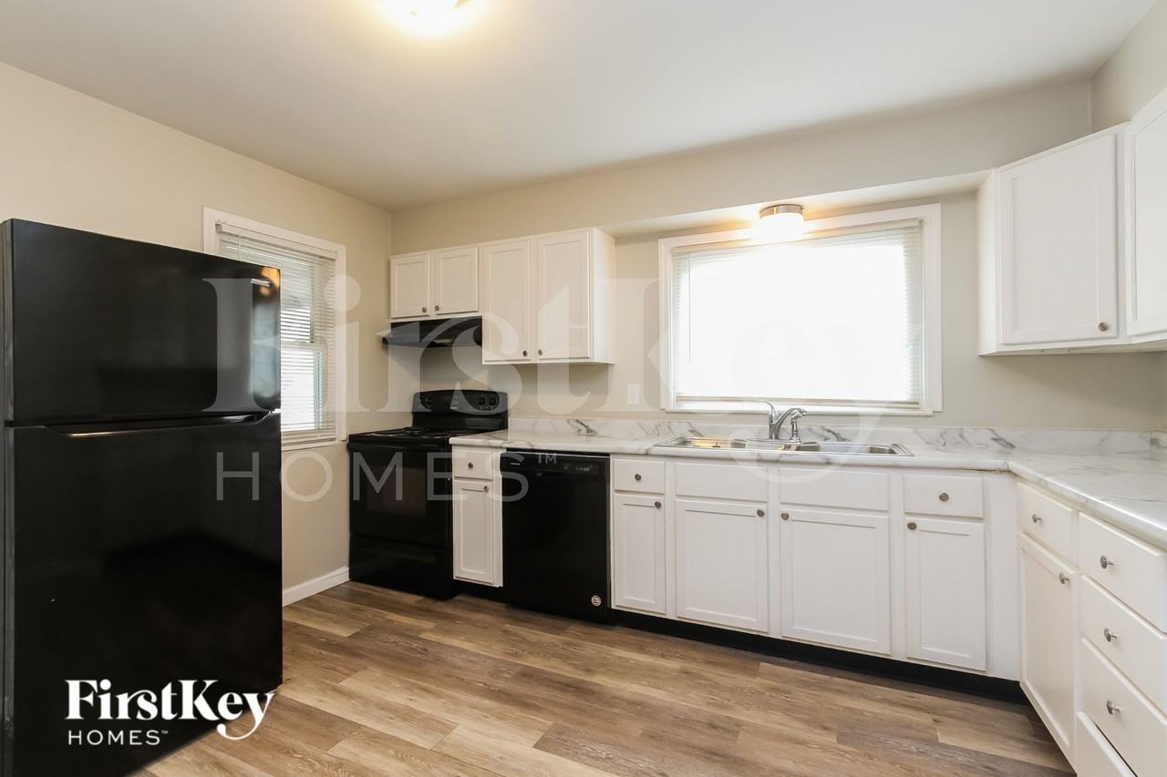 9045 E 18th St - Photo 3 of 15