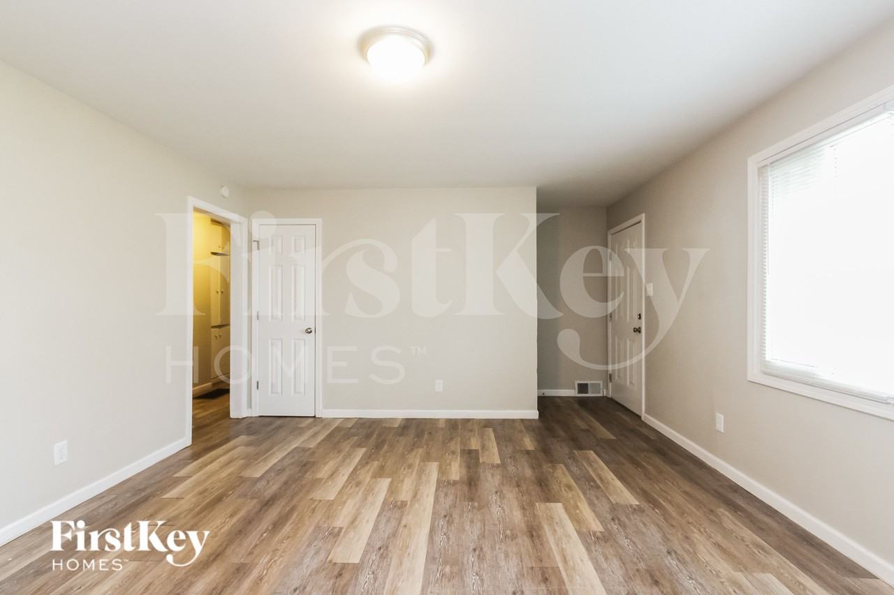 9045 E 18th St - Photo 7 of 15