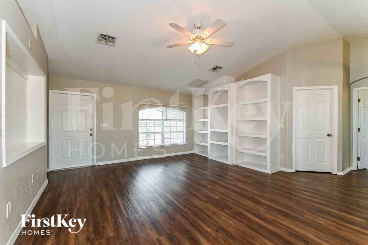 904 Nw 8th Pl - Photo 2 of 15