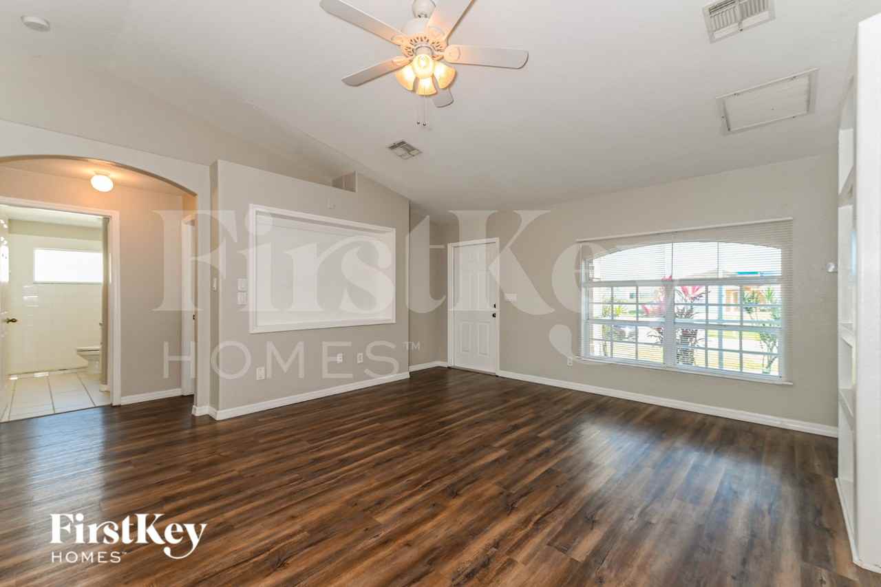 904 Nw 8th Pl - Photo 3 of 15