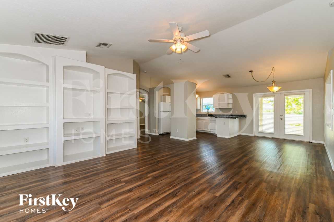 904 Nw 8th Pl - Photo 4 of 15