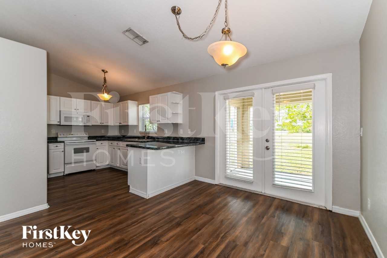 904 Nw 8th Pl - Photo 5 of 15