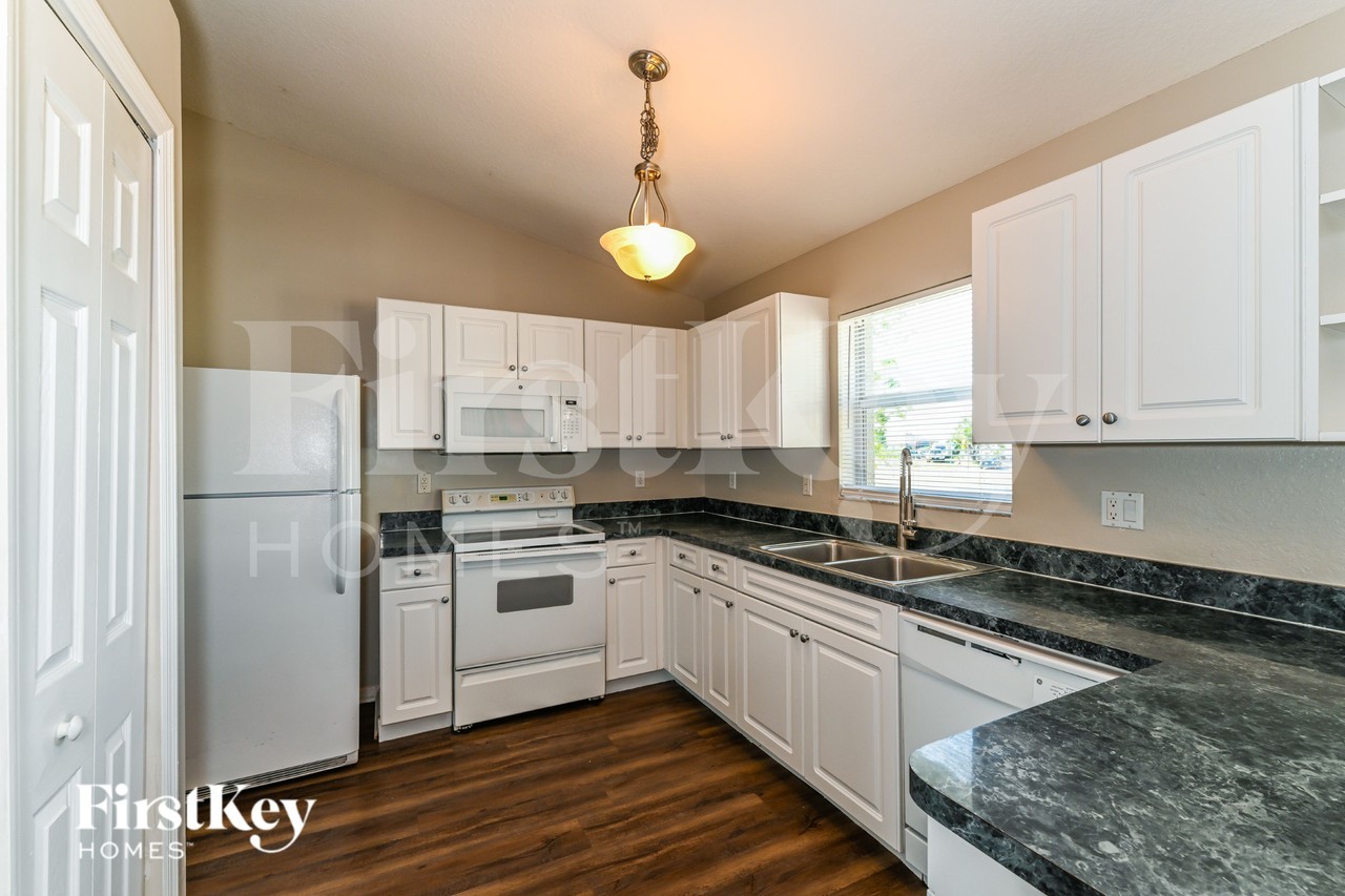 904 Nw 8th Pl - Photo 6 of 15