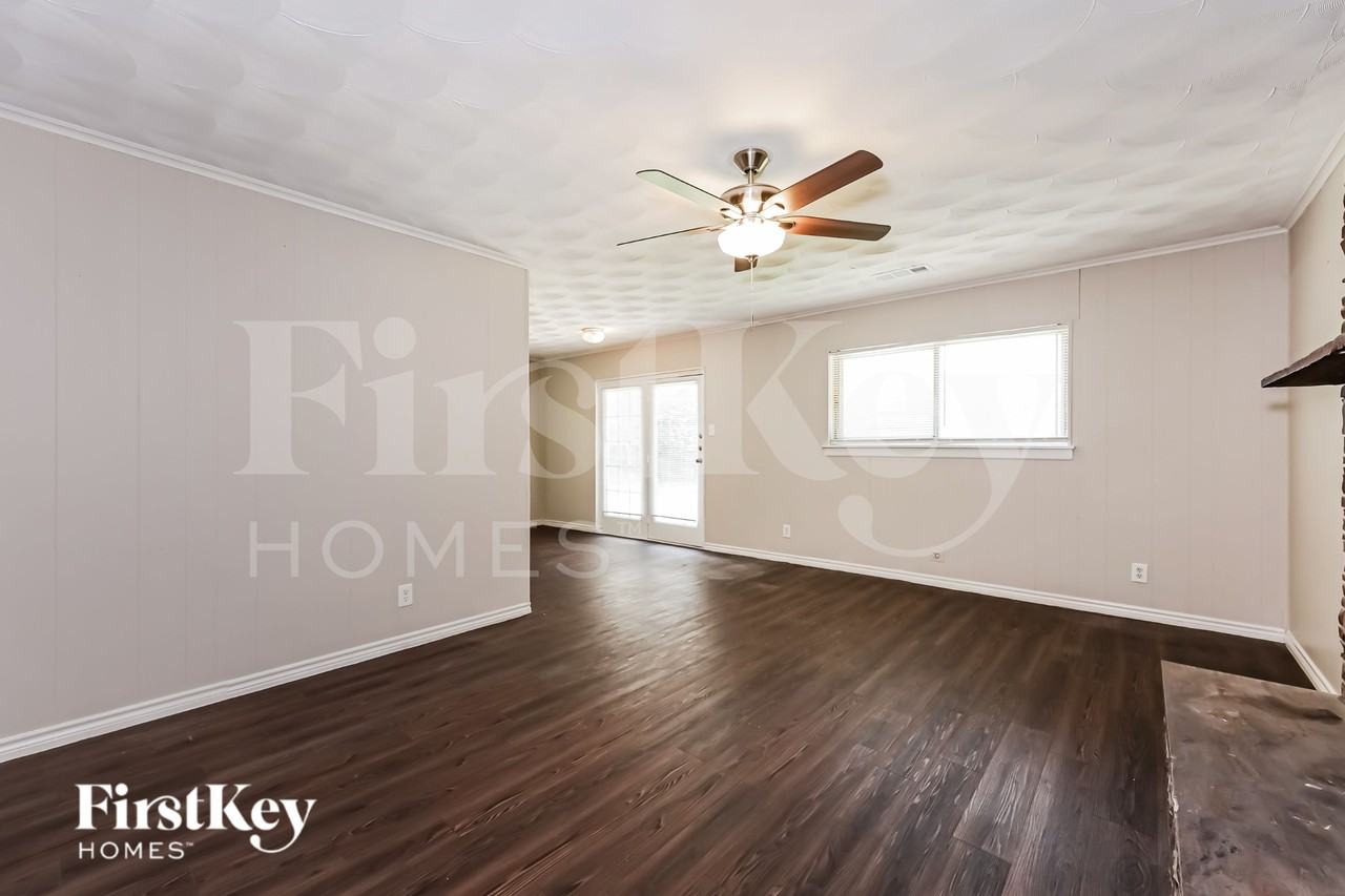 902 Poinsettia Drive - Photo 4 of 16