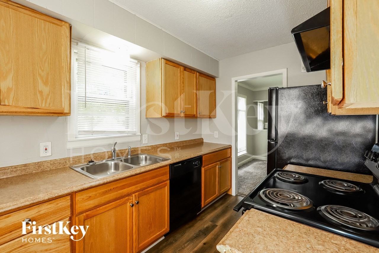 9005 E 68th Ter - Photo 7 of 16