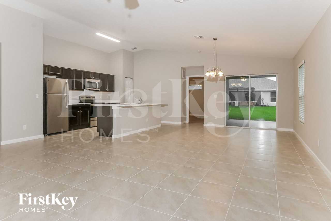 873 Sw Saltonstall Ter - Photo 4 of 15