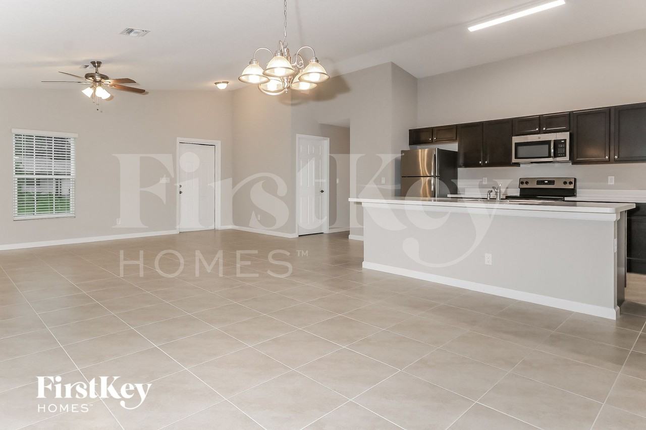 873 Sw Saltonstall Ter - Photo 5 of 15