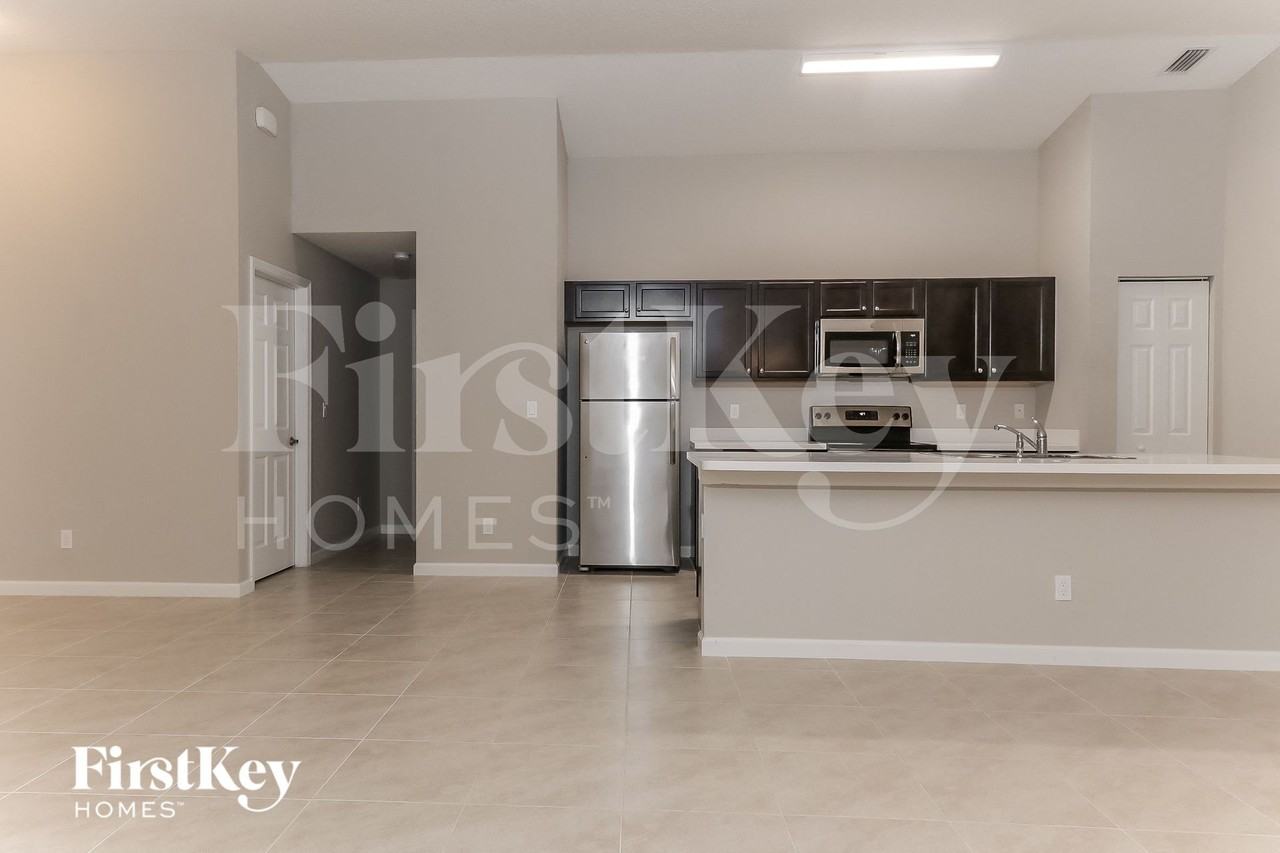 873 Sw Saltonstall Ter - Photo 6 of 15