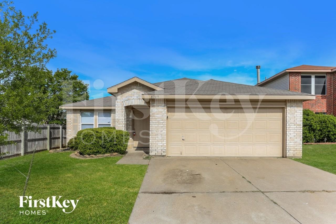 8709 Saddle Ridge Circle