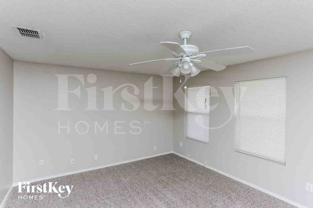 8709 Saddle Ridge Cir - Photo 2 of 15