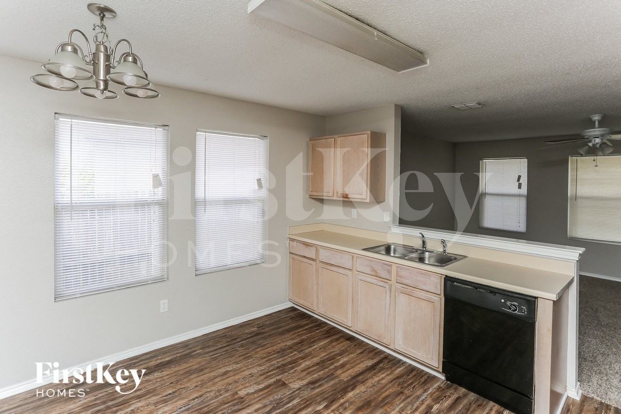 8709 Saddle Ridge Cir - Photo 6 of 15