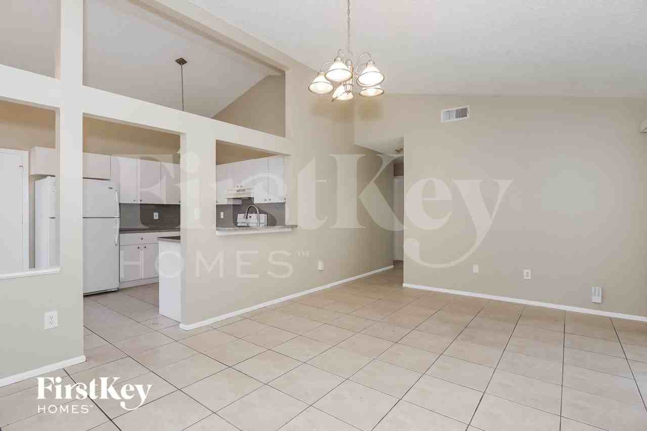 8666 Sw 14th St - Photo 3 of 15