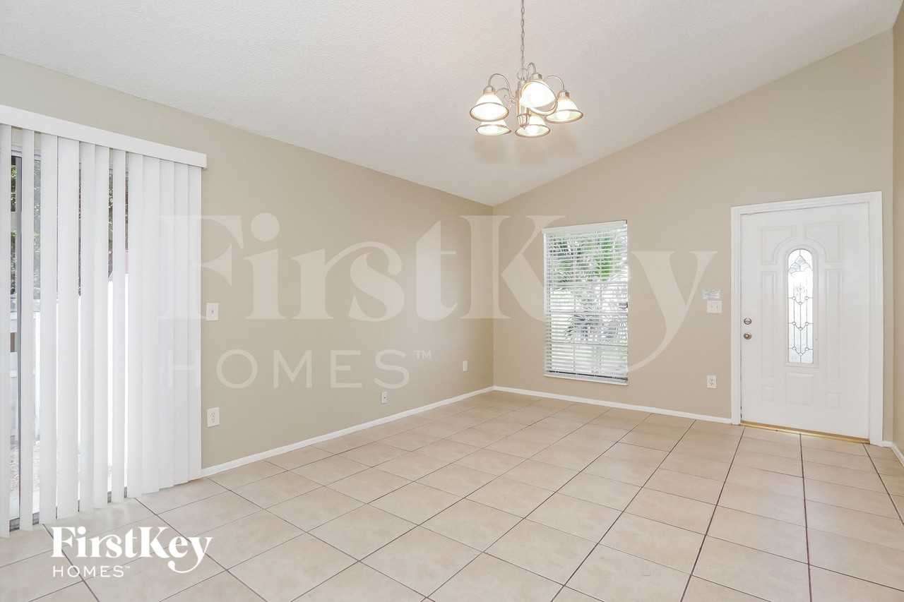 8666 Sw 14th St - Photo 4 of 15