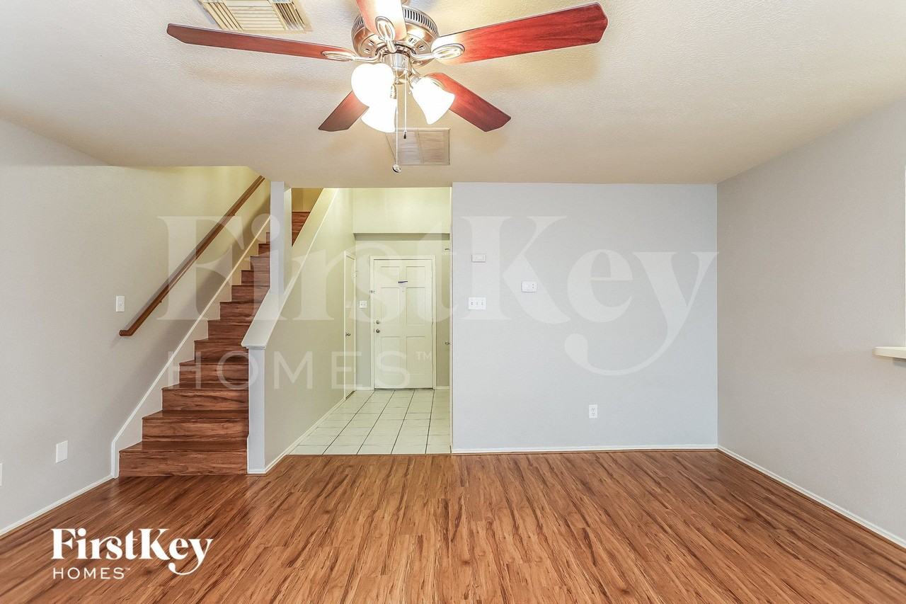 8614 East Rachlin Circle - Photo 2 of 15