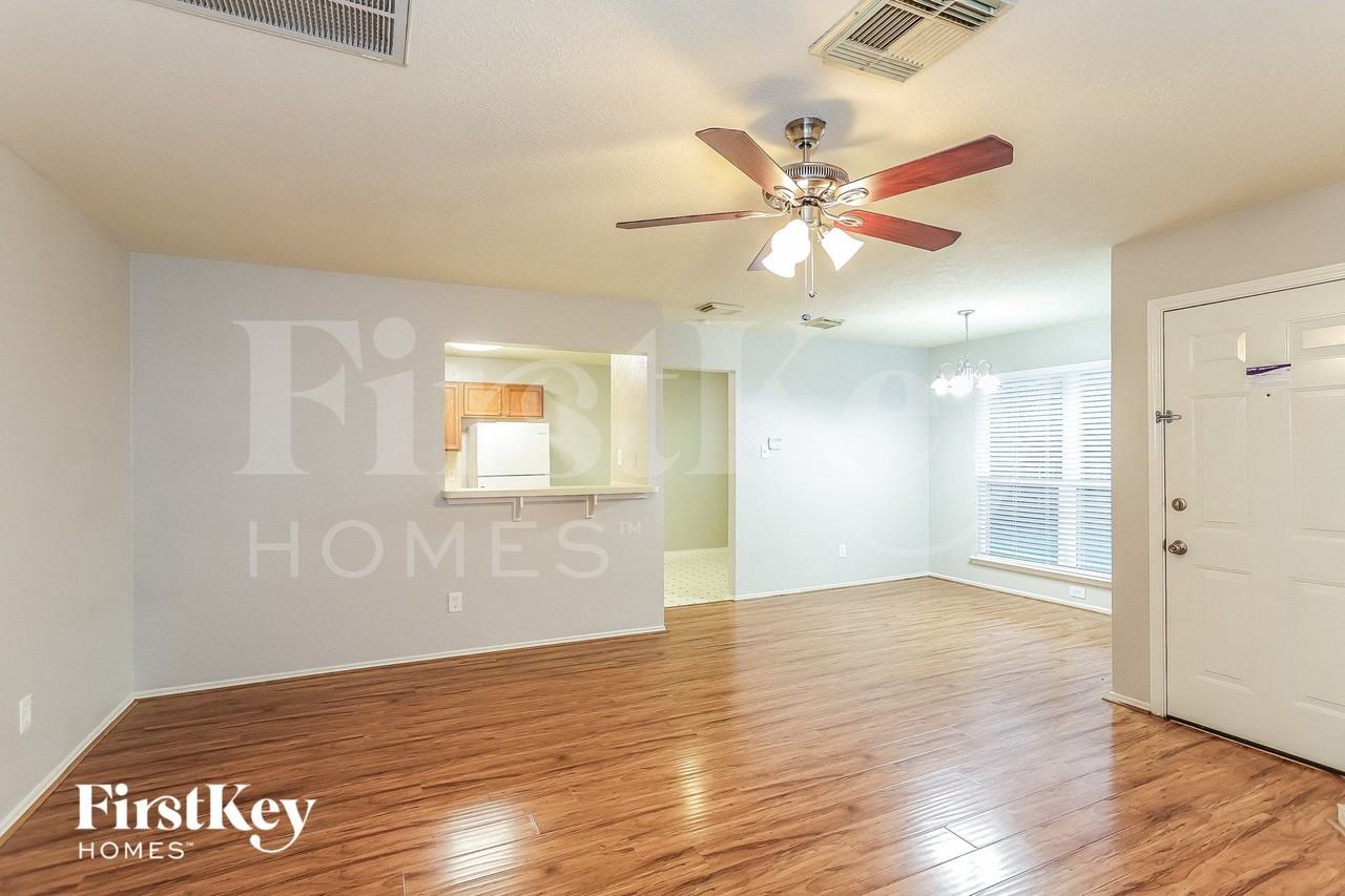 8614 East Rachlin Circle - Photo 4 of 15