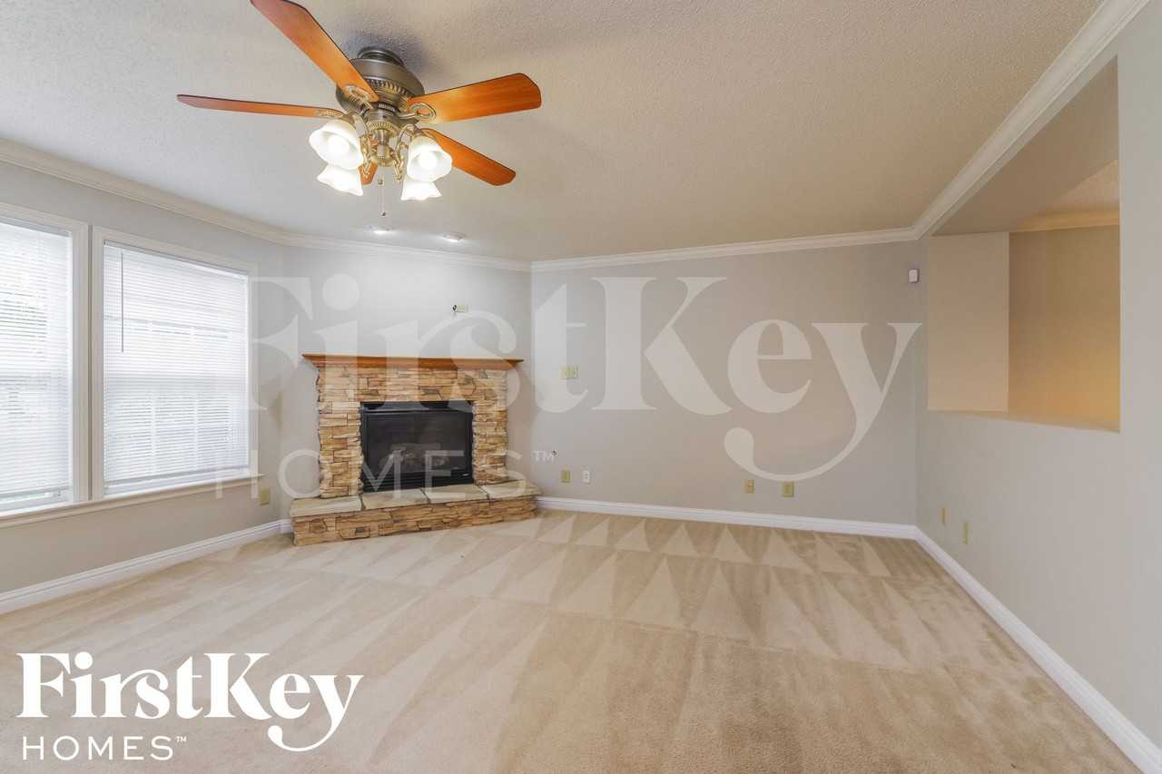 861 Southern Pines Dr - Photo 4 of 15