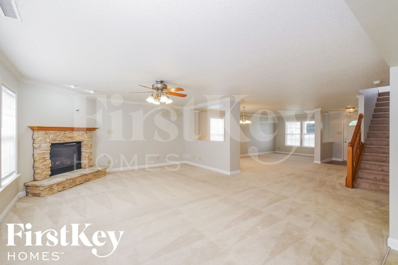 861 Southern Pines Dr - Photo 5 of 15