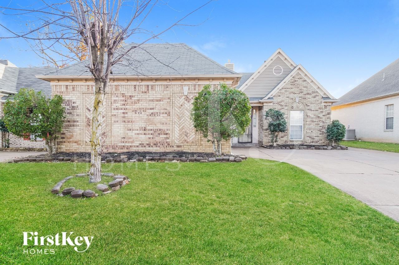 8595 Shady Elm Dr - Photo 2 of 19