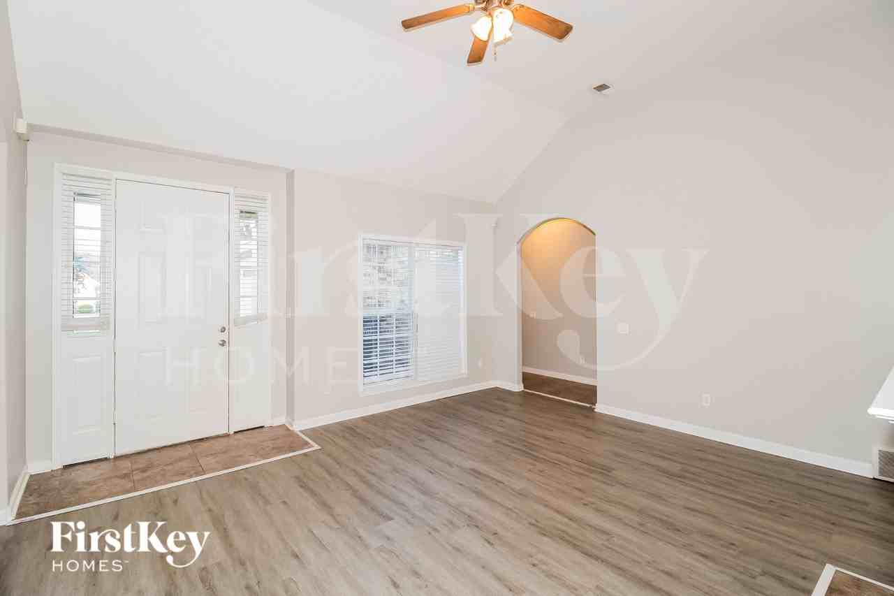 8595 Shady Elm Dr - Photo 3 of 19