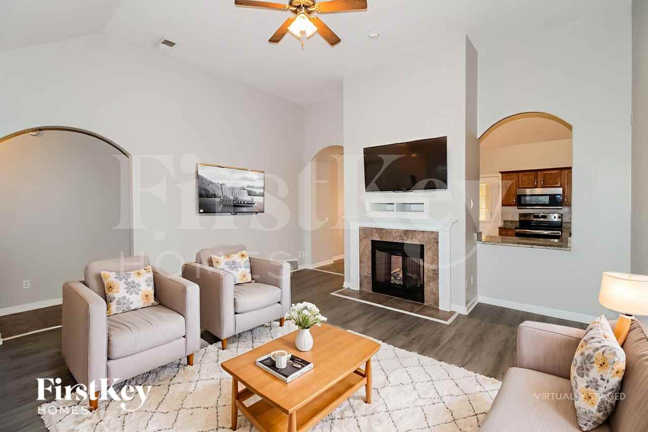 8595 Shady Elm Dr - Photo 5 of 19