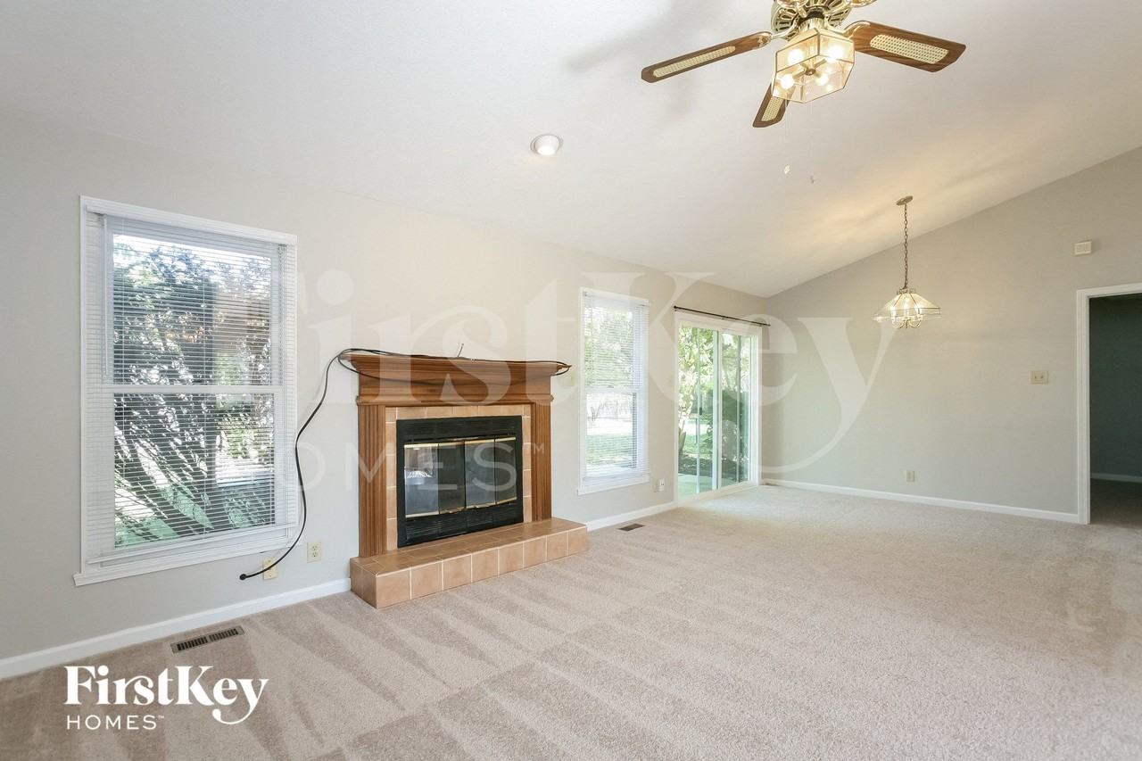 8548 Appleby Ln - Photo 3 of 15