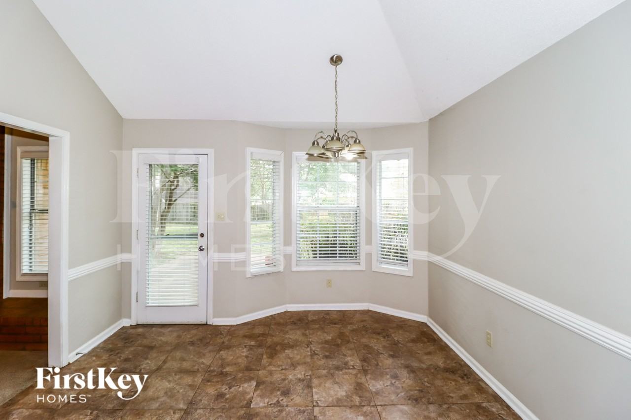 8532 Overcup Oaks Dr - Photo 5 of 15