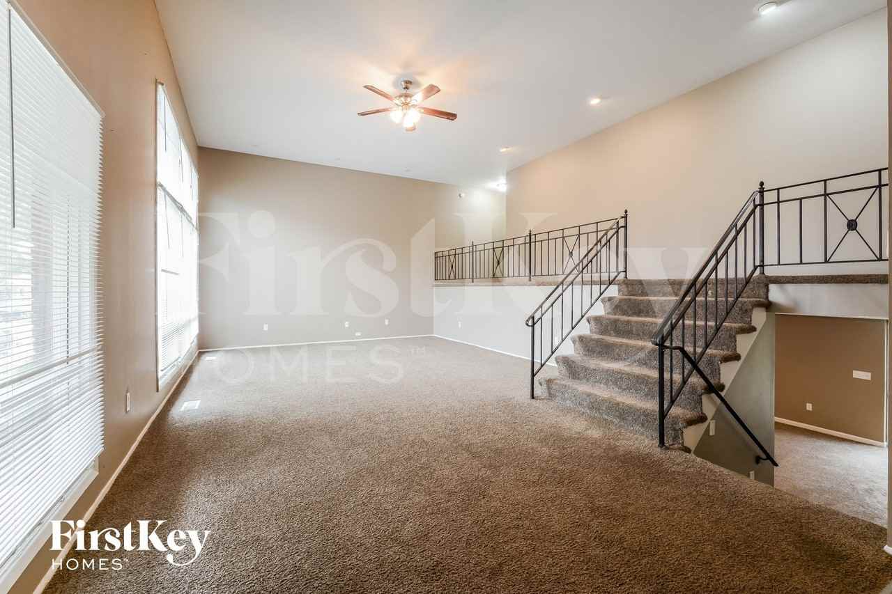 844 Townhouse Ln - Photo 2 of 14