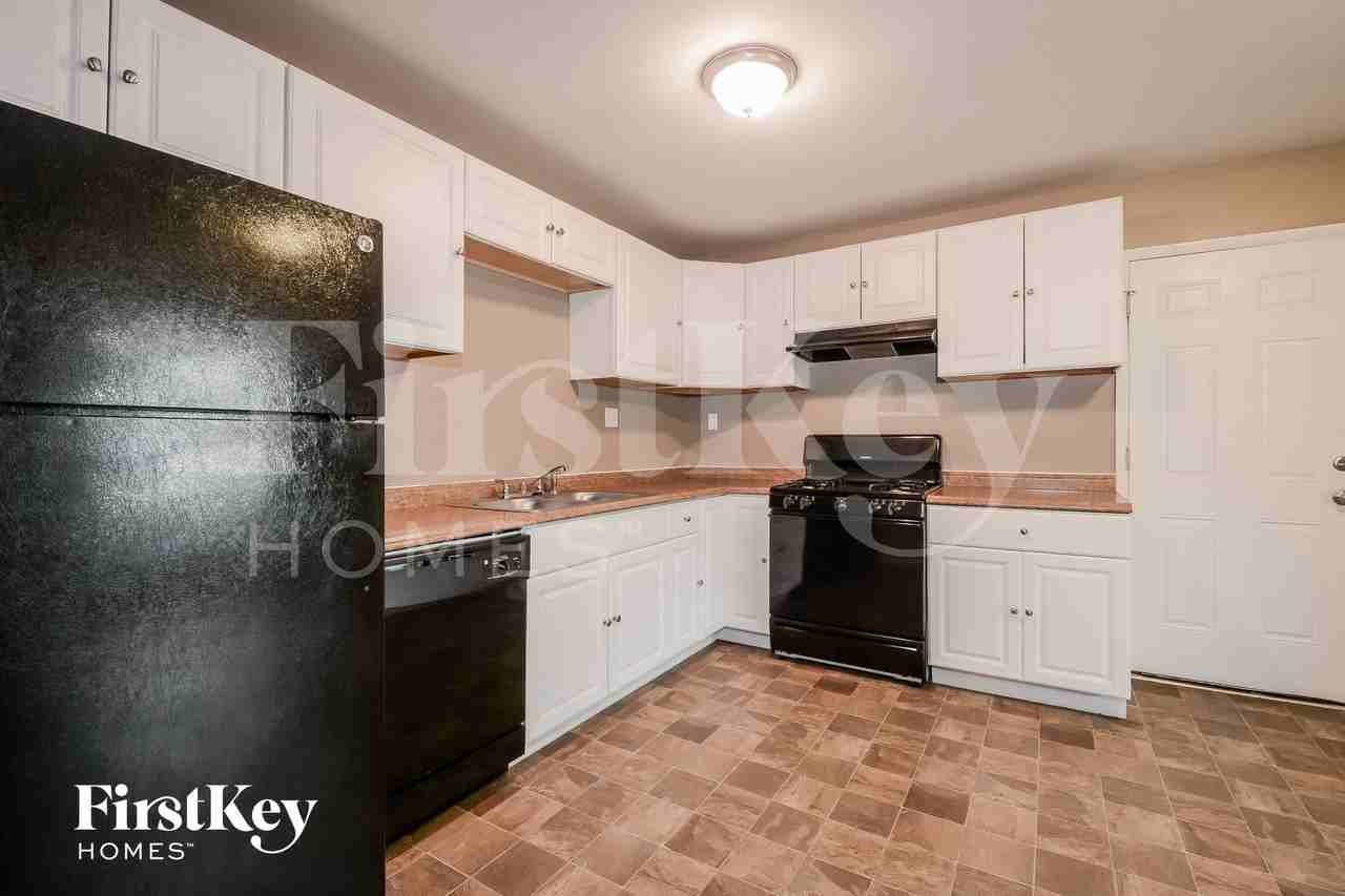 844 Townhouse Ln - Photo 5 of 14