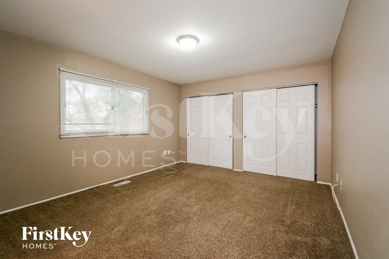 844 Townhouse Ln - Photo 6 of 14