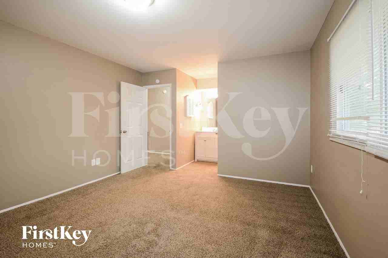 844 Townhouse Ln - Photo 7 of 14