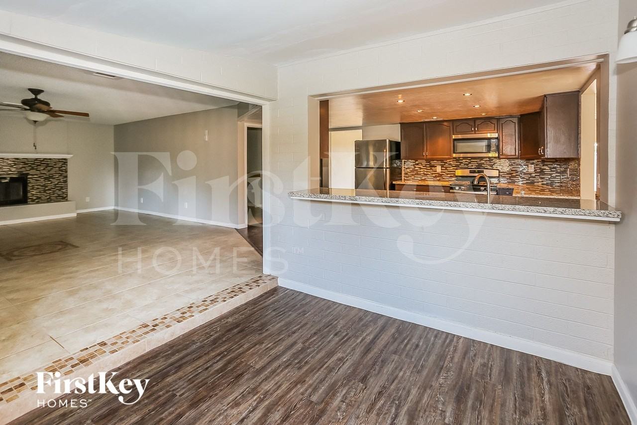 8427 N 47th Dr - Photo 4 of 15