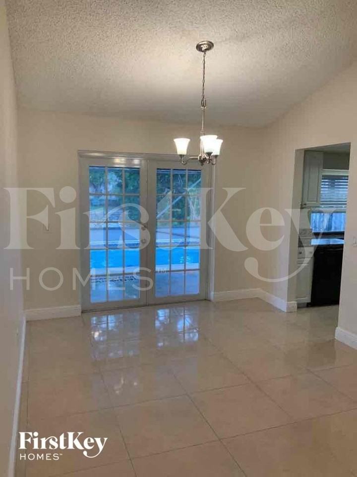 8410 Nwpl - Photo 3 of 17