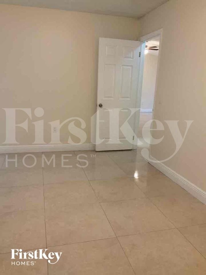 8410 Nwpl - Photo 7 of 17