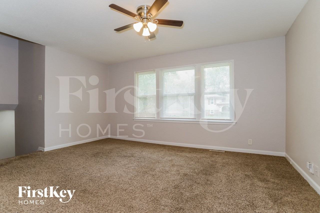 8402 East 92nd Terrace - Photo 4 of 15