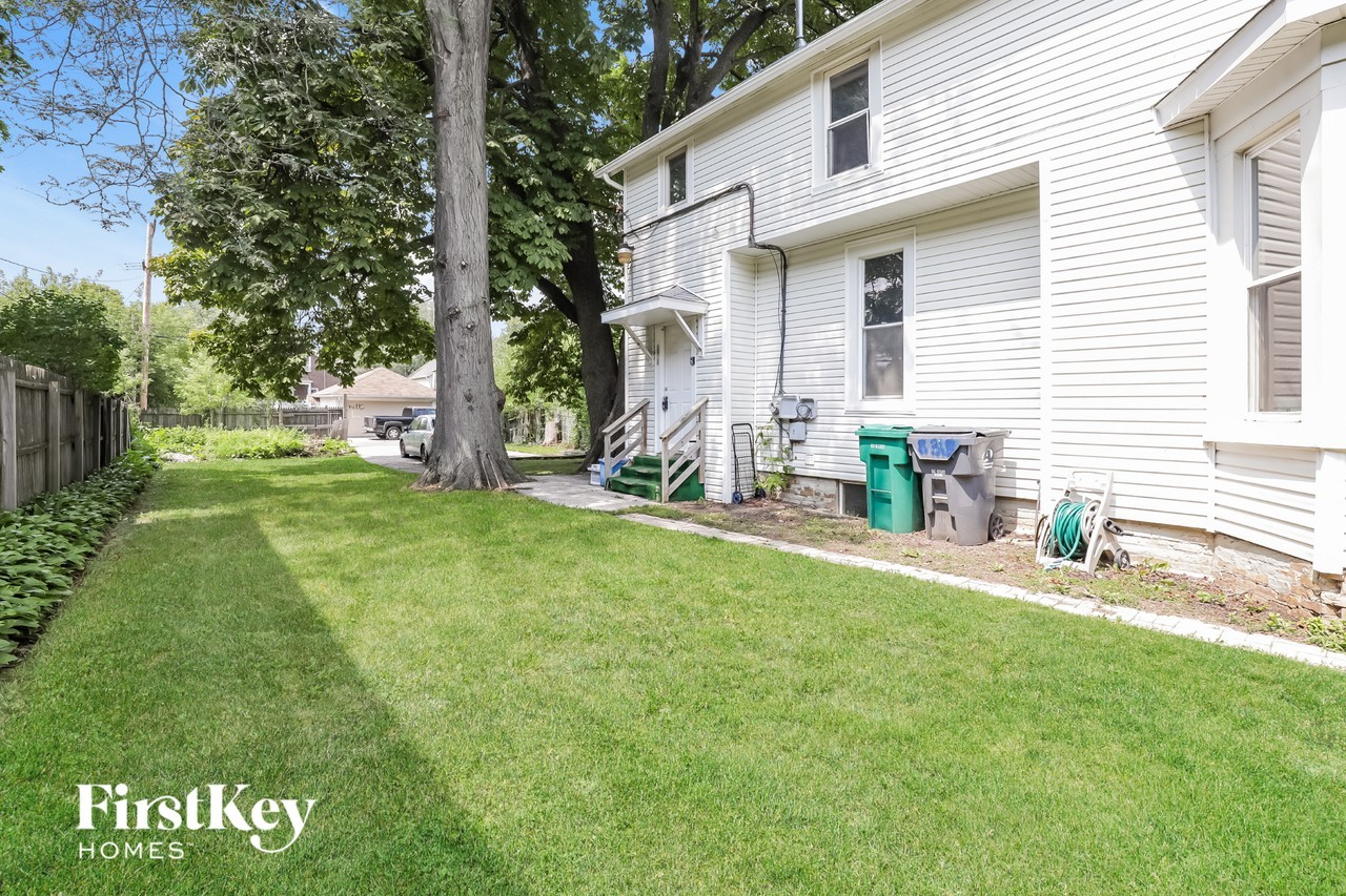 838 Prescott St #2 - Photo 2 of 15
