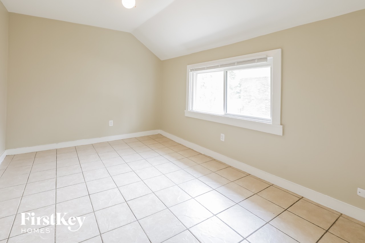 838 Prescott St #2 - Photo 3 of 15