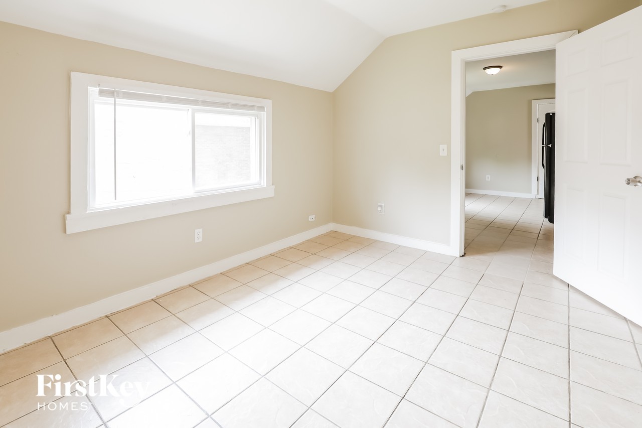 838 Prescott St #2 - Photo 4 of 15